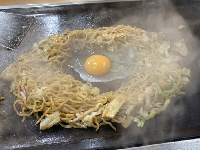 卵の乗った富士宮やきそば