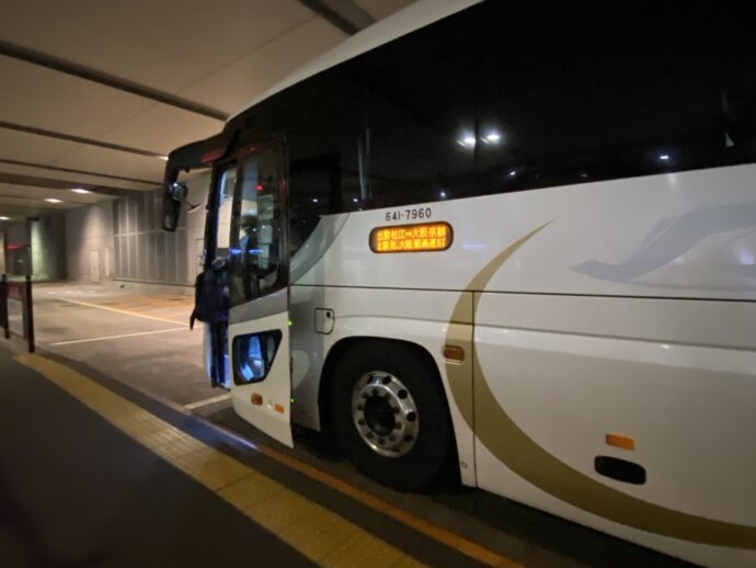 JR大阪駅高速BTに到着したバス