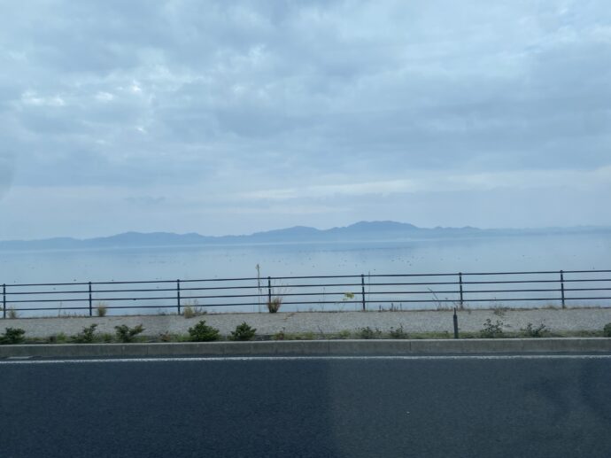 宍道湖沿いの道