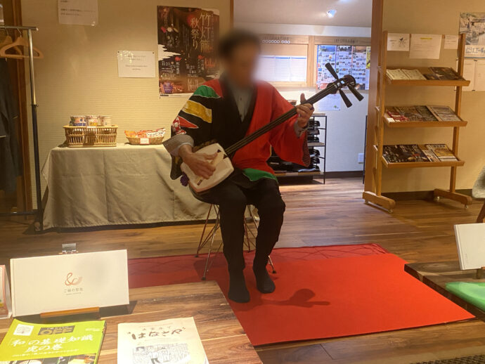 三味線で安来節