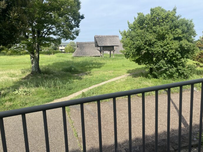住宅街のなかの登呂遺跡