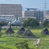 住宅街のなかの登呂遺跡