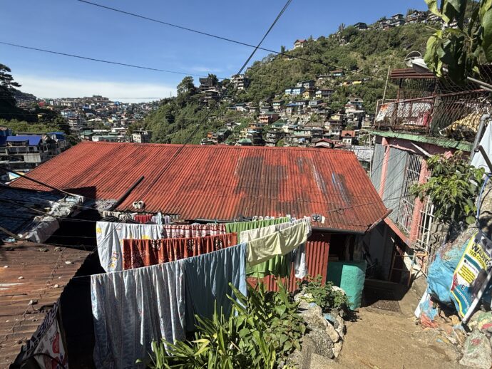 トタン屋根の家