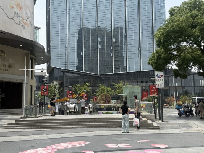 石路駅入り口