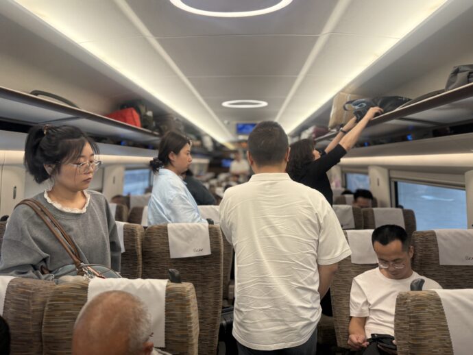 大混雑の車両