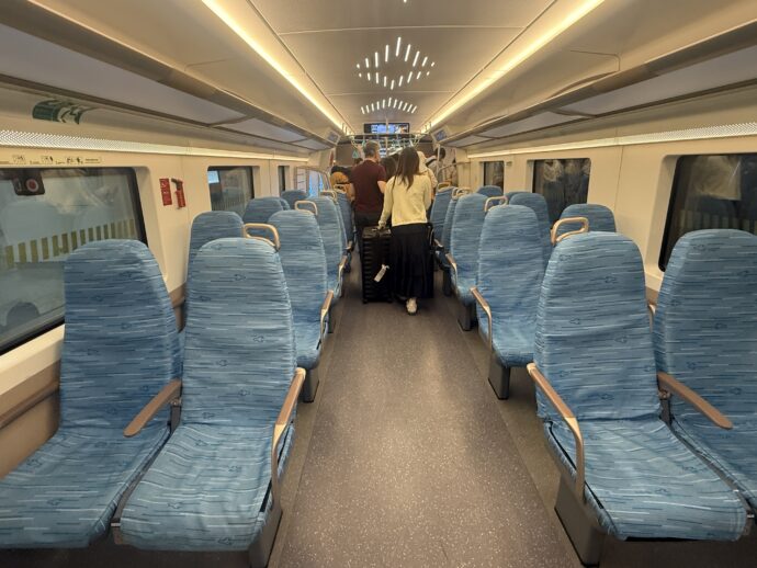 空港リンクラインの車内