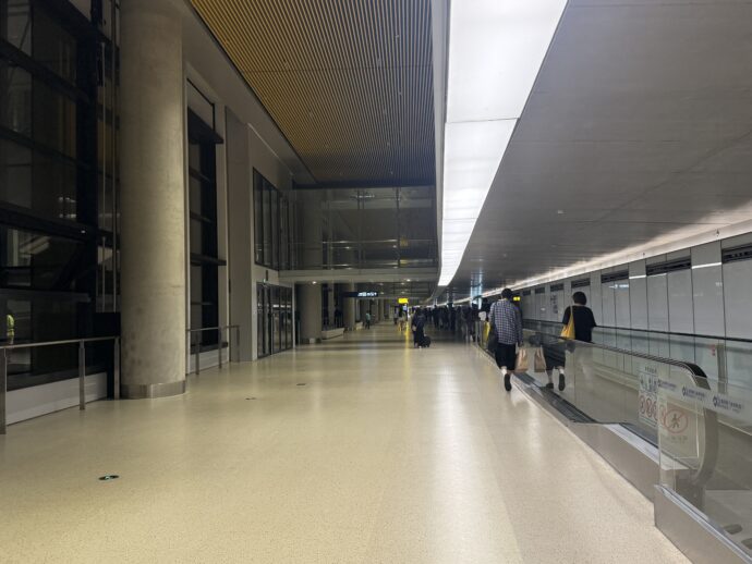 上海浦東国際空港の到着ロビー