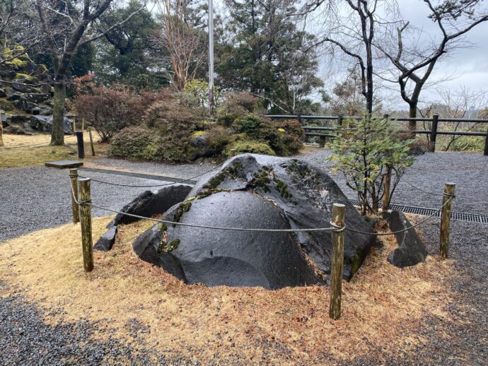 結界の張られた石