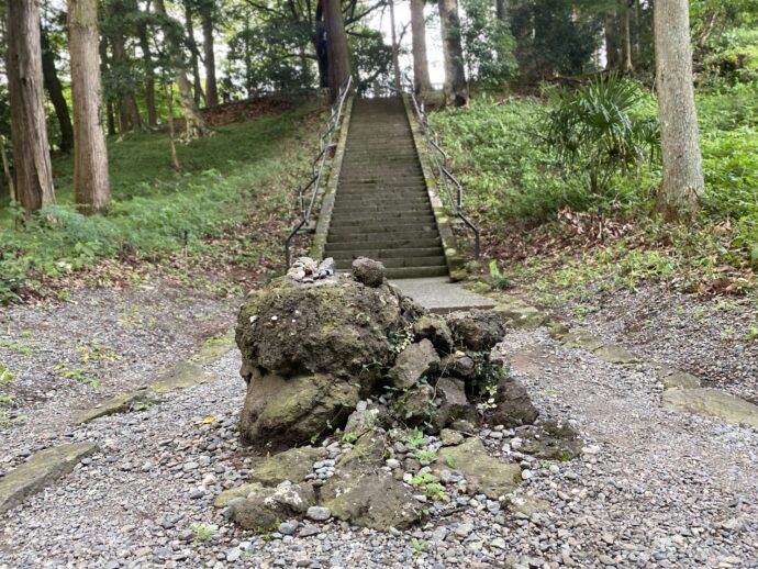鉾立石