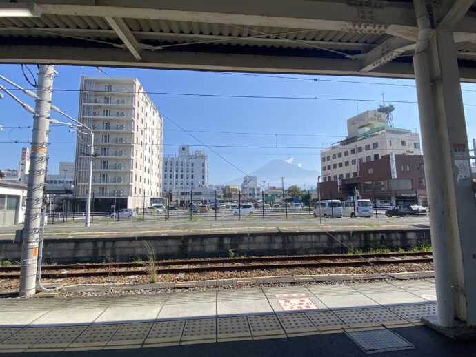 ホームから見える富士