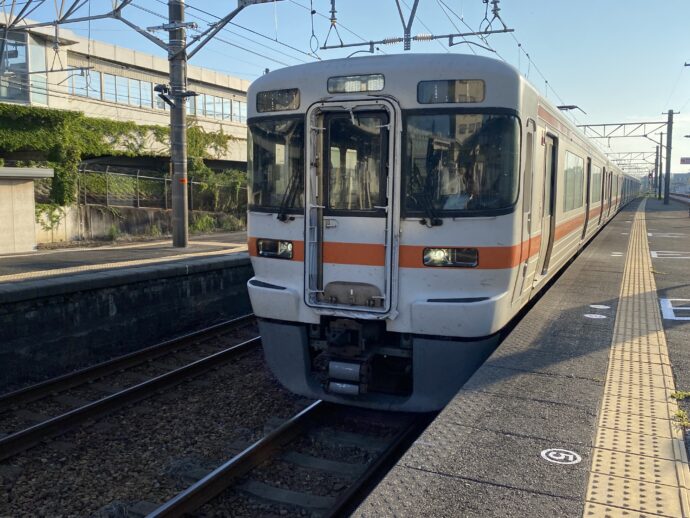 到着した電車