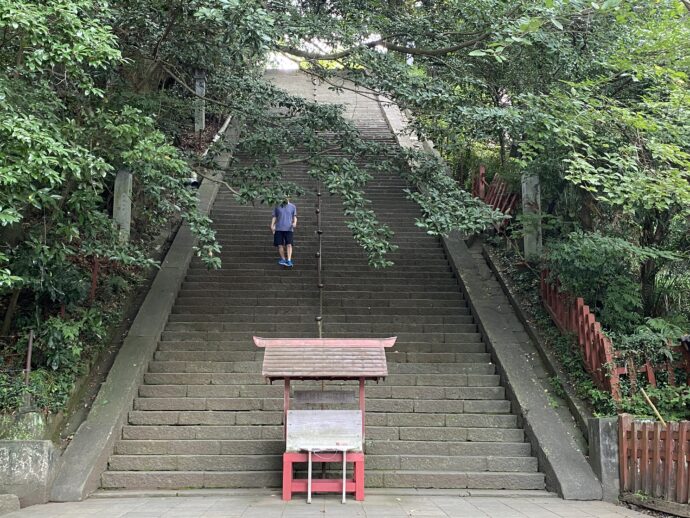 麓山神社脇の階段