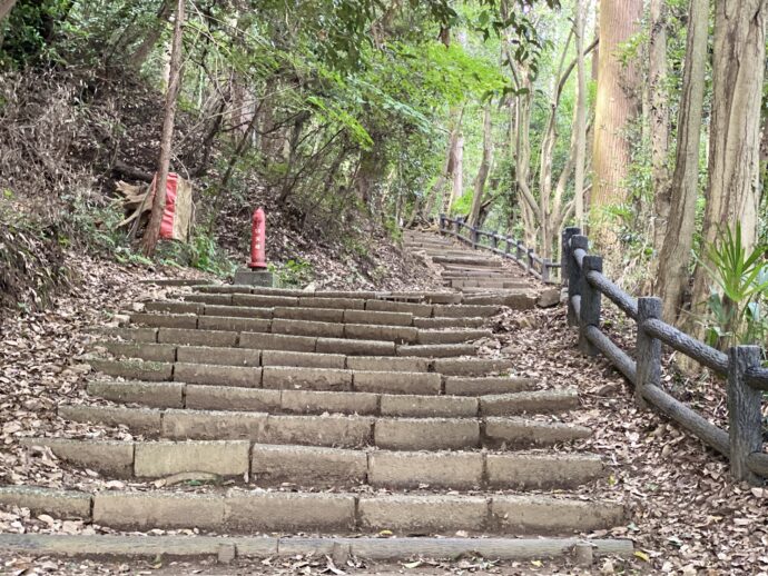 麓山神社脇の階段