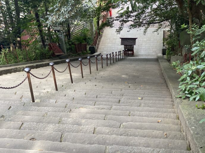 麓山神社脇の階段