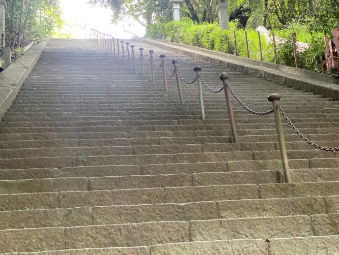 麓山神社脇の階段