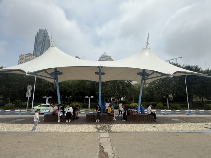 大きいパラソル