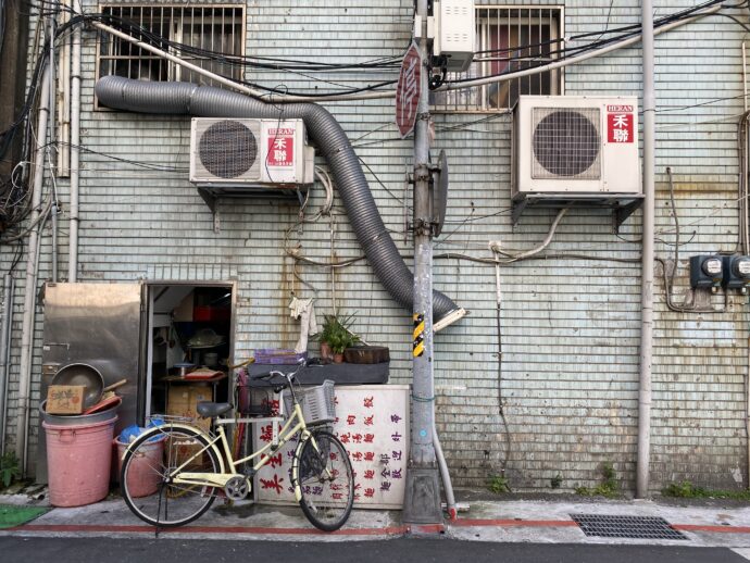 自転車と路地