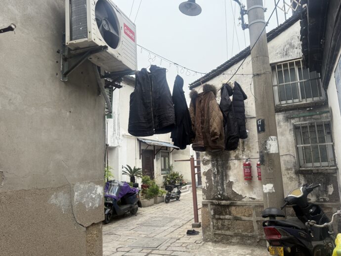 屋外で干される洗濯物