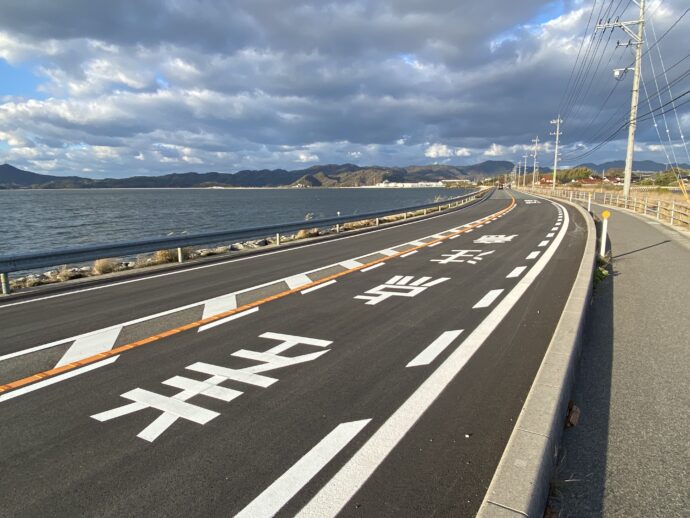 中海沿いの道路