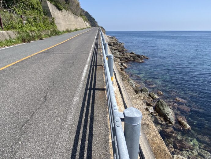 海沿いの道