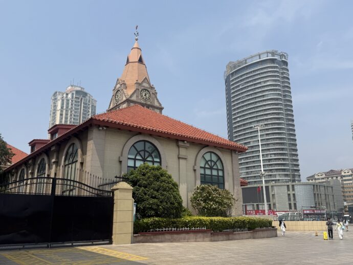 快晴の青島駅
