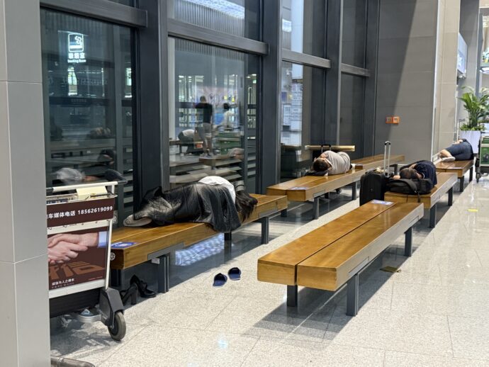 青島膠東国際空港のベンチ