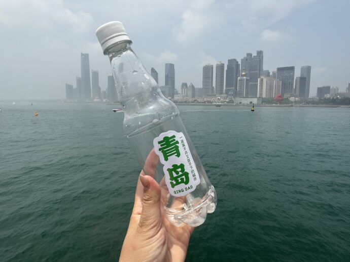 飲み干したビールと青島