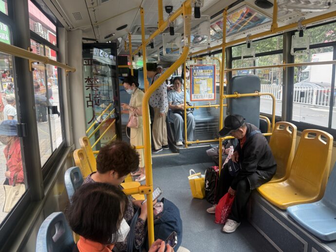 バス車内