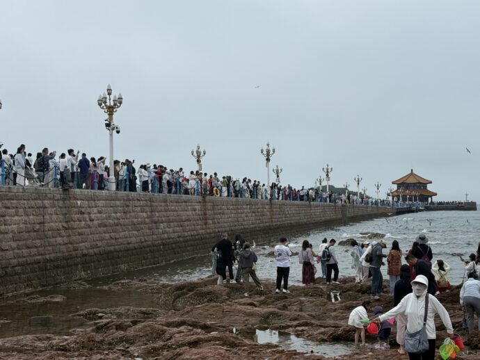 青島桟橋の大混雑
