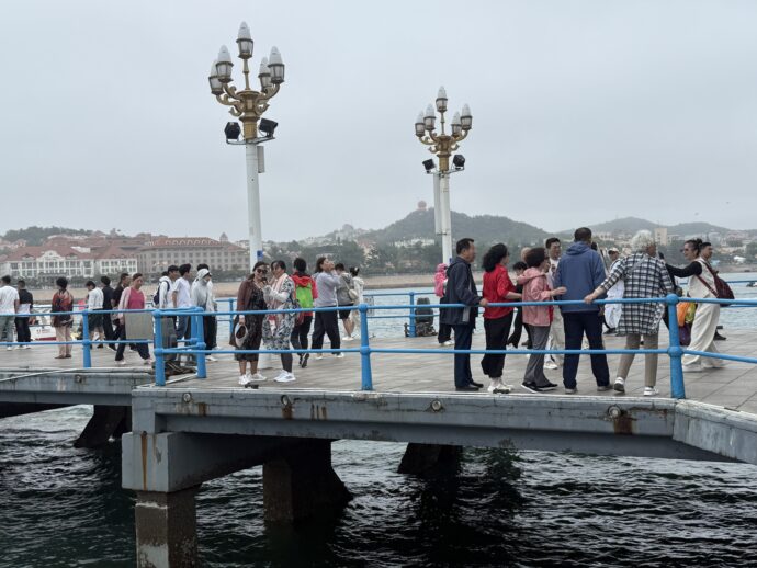 混雑する青島桟橋