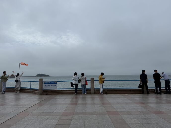 第一海岸に立つ人