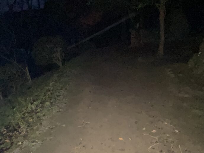 黄泉比良坂の暗い道