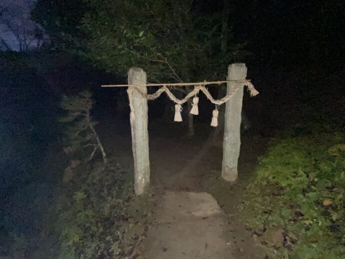 簡素な鳥居