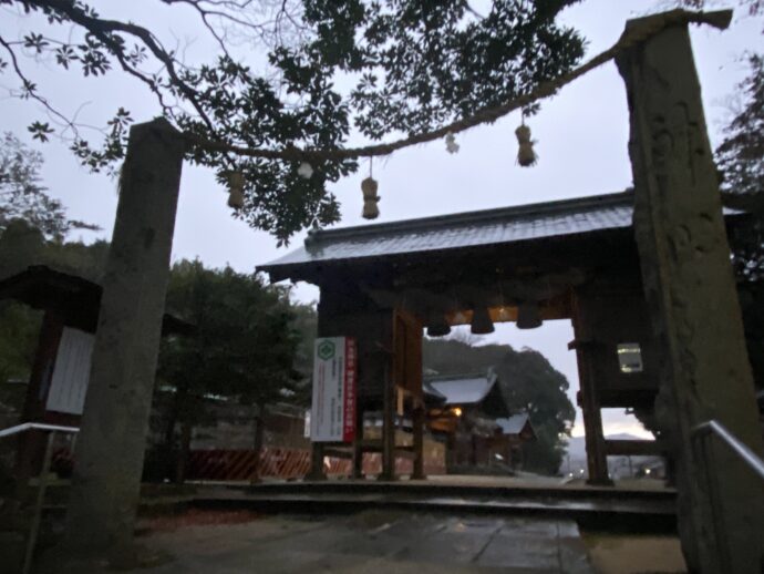 揖夜神社の境内