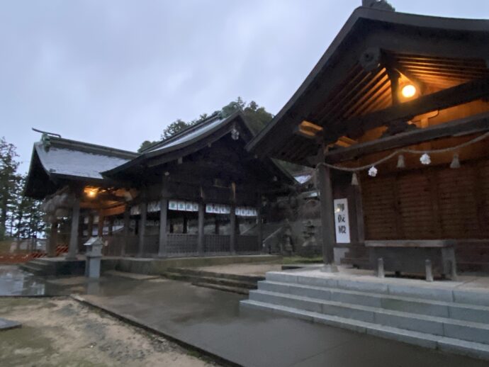 揖夜神社の境内