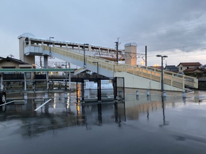 揖屋駅前の陸橋