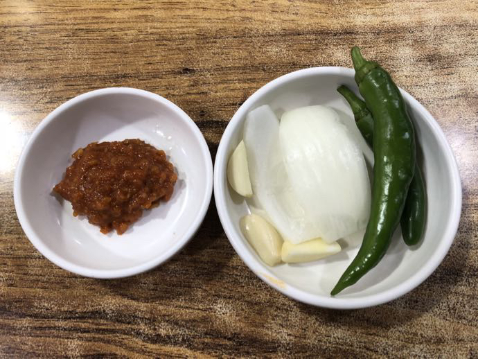 ししとうとニンニクと味噌