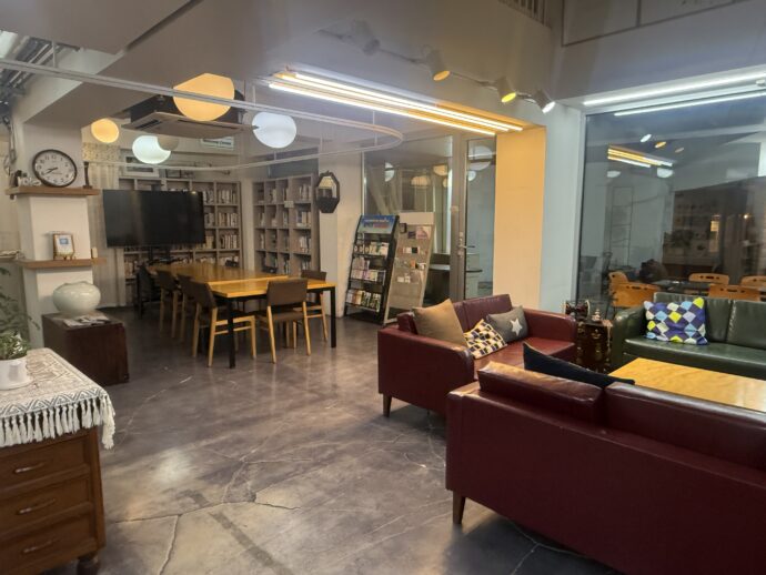 共感ゲストハウスの共有スペース