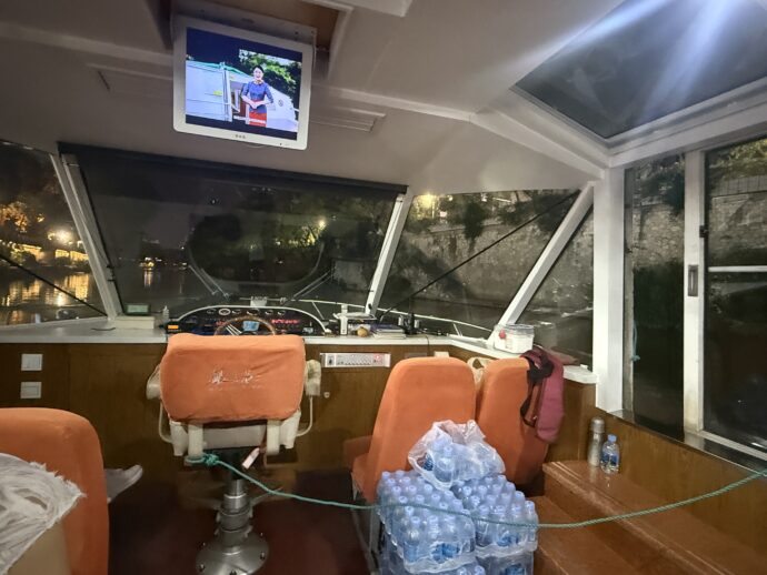 クルーズ船の前方