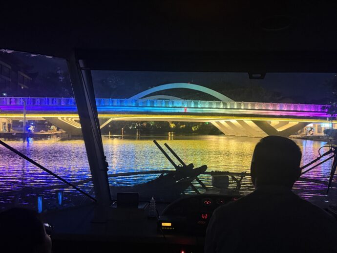ライトアップされた橋
