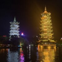 日月双塔