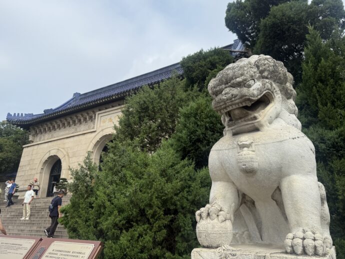 神獣の石像