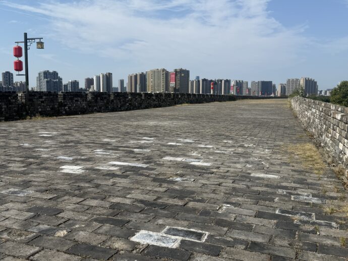 中華門の城壁の上の道