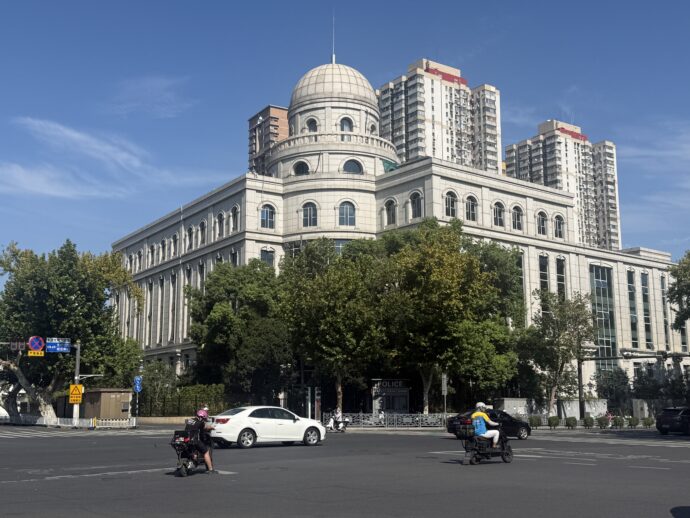白い建物