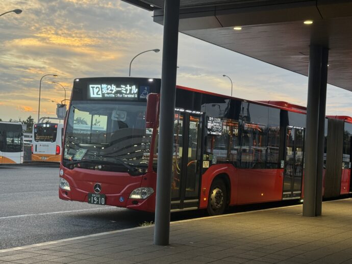 シャトルバス