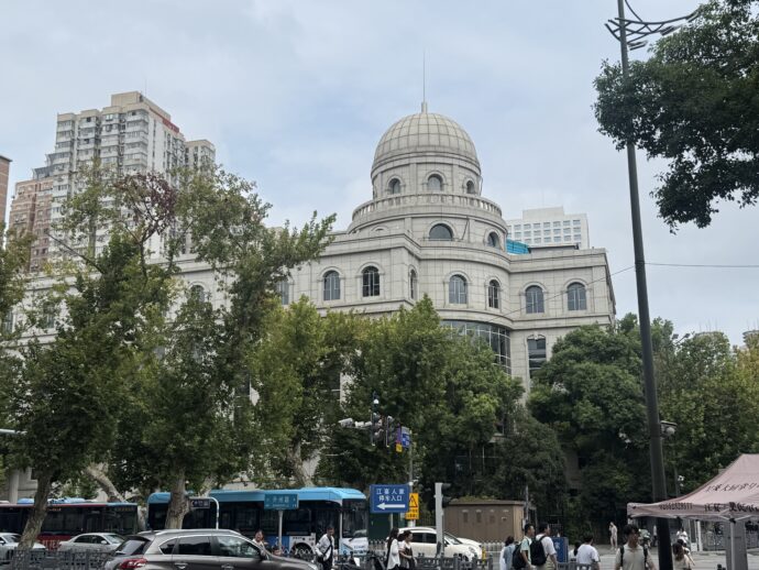 白い建物