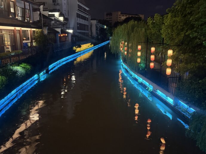 夜の川