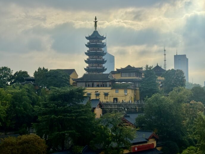 南京城壁から眺める鸡鸣寺