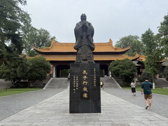 孔子行教像