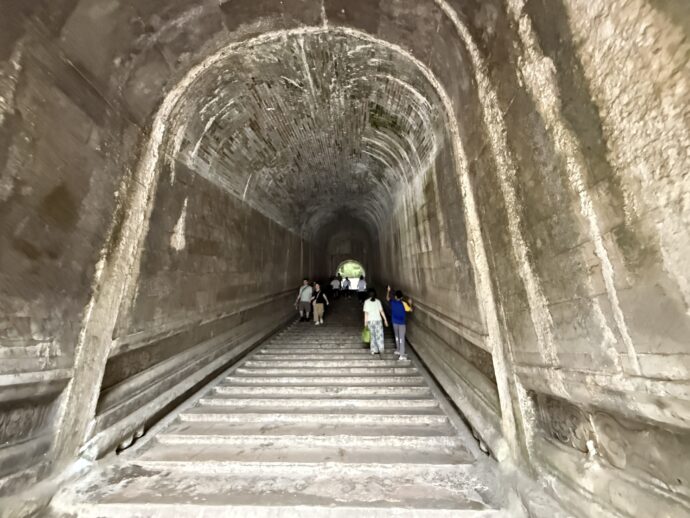 方城明楼の通路